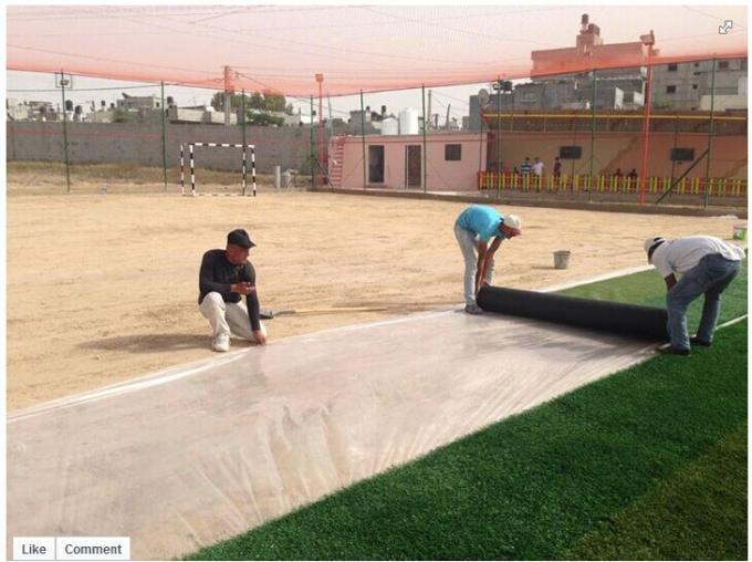 運動場のための屋外の総合的な草、人工的な運動場の草のPE材料 2