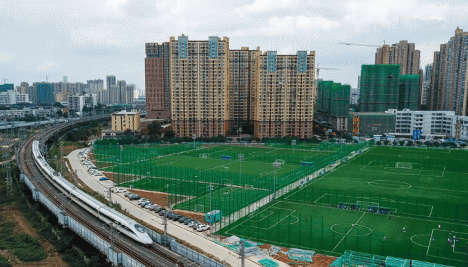 最新の会社ニュース AVGは中国に最も大きいフットボール公園の1つを取付けた!  0