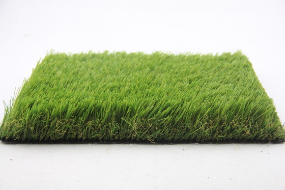 中国 快適で、柔らかい55mmの庭の人工的な草の総合的な草 サプライヤー
