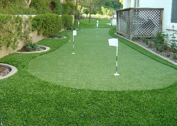 素晴らしいパット用グリーンによっては人工的な草の敷物、ゴルフ総合的な草のPE材料がゴルフをする 0