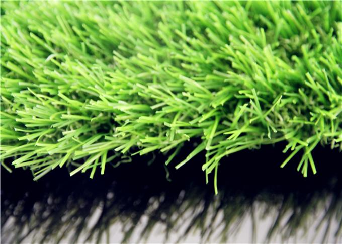 55mmの耐久の実質の見る庭の人工的な草は高い伸縮性にカーペットを敷く 0