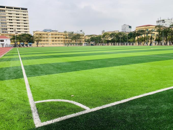 サッカーののために床を張る人工的な草のスポーツは50mmをサッカー場 0