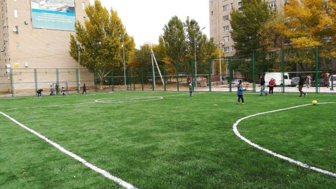 人工的な草のサッカーのスポーツのフットボールの人工的な草の泥炭40-60mm 0