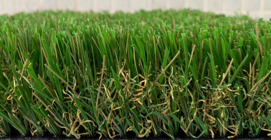 中国 40mmの庭の人工的な草の偽造品の芝生の泥炭を耐火性にしなさい サプライヤー