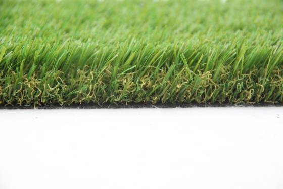 中国 人工的な草を美化する高密度庭は40mm床張りにカーペットを敷く サプライヤー