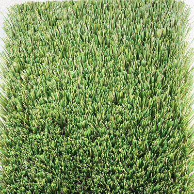 中国 草のカーペットVは45mm人工的な草を庭の景色の草のための形づける サプライヤー