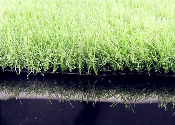 中国 55mmの耐久の実質の見る庭の人工的な草は高い伸縮性にカーペットを敷く サプライヤー