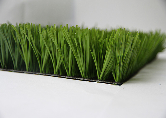 中国 水救うサッカーは摩耗抵抗の人工的な草のカーペットを遊ばす サプライヤー
