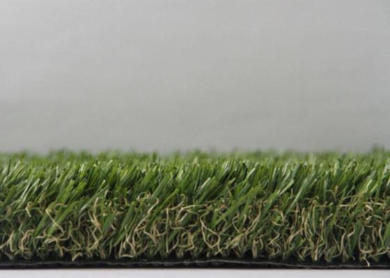 中国 緑の人工的な草を美化する反火は15mm - 60mmの高さにカーペットを敷く サプライヤー