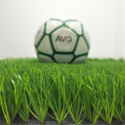 中国 フットボールの草の天候の固着の人工的な草の芝生のためのAVGの総合的な泥炭 サプライヤー