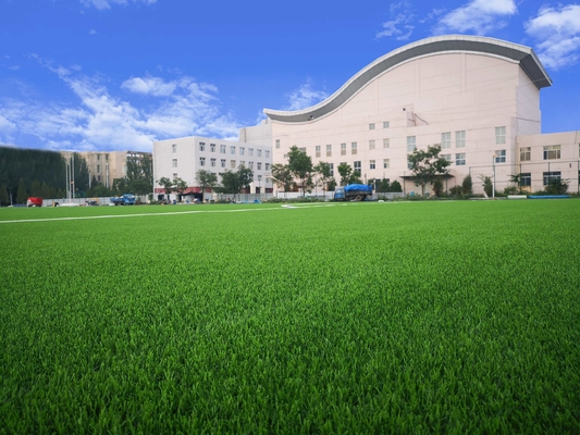 中国 サッカーの地面のための人工的な草の野球の泥炭40-70mmのフットボールの草 サプライヤー