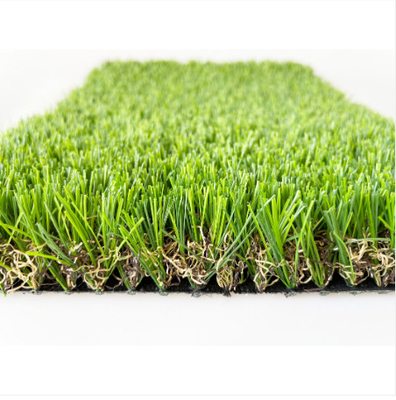 中国 庭のための総合的な人工的な泥炭のカーペット草を美化する緑色のプラスチック芝生 サプライヤー