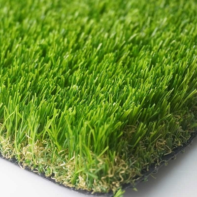 中国 20-50mmの人工的な草の床のFakegrassの芝生の屋外の緑のカーペット サプライヤー