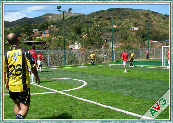 中国 高密度Futsalの泥炭のサッカーの人工的な草のスリップ防止紫外線抵抗のPE 40mmの高さ サプライヤー