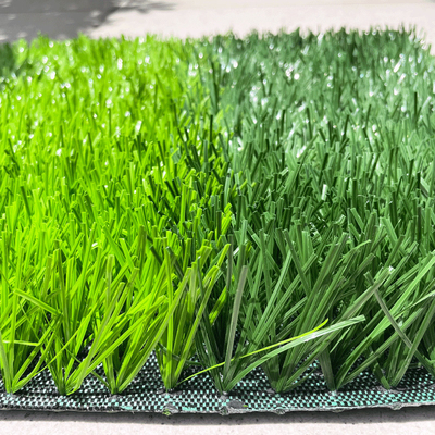 中国 Cespedの緑の人工的なサッカーは補強される40mmの高さを草でおおう サプライヤー